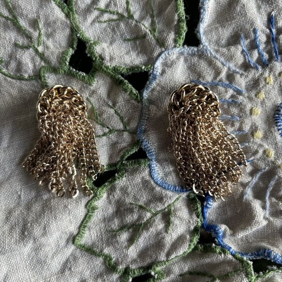 Vtg Gold Tassel Chain Clip On Dangle Earrings Japan Statement Night Out Dress Up - Picture 11 of 12